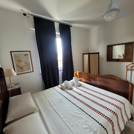 Ferienwohnung Garda Best Living Desenzano del Garda Exterior foto